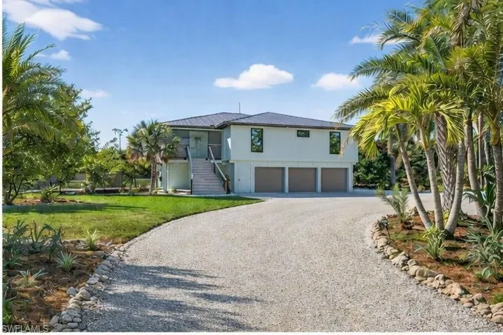 Private Gated Entrance to 1211 Periwinkle Way