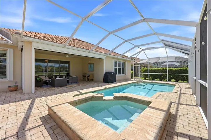 Pool & SPA in fully screened-in Lanai