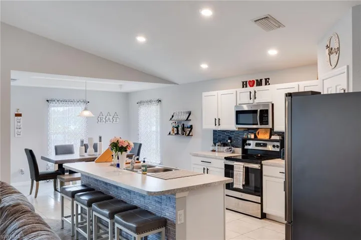 2426 Nw 20th Ave, Cape Coral, Florida 33993