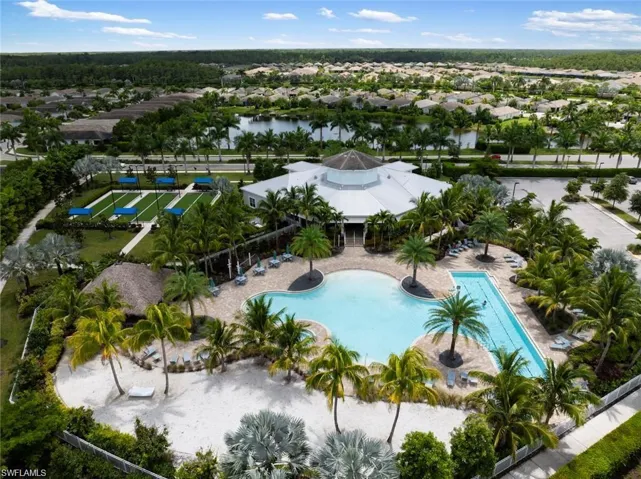 Birds eye view of property featuring a residential view