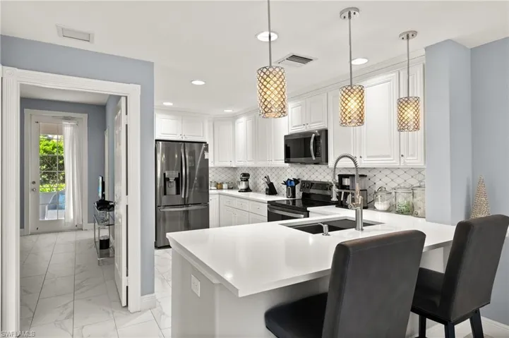 Breakfast Bar & Stylish Pendant Lighting