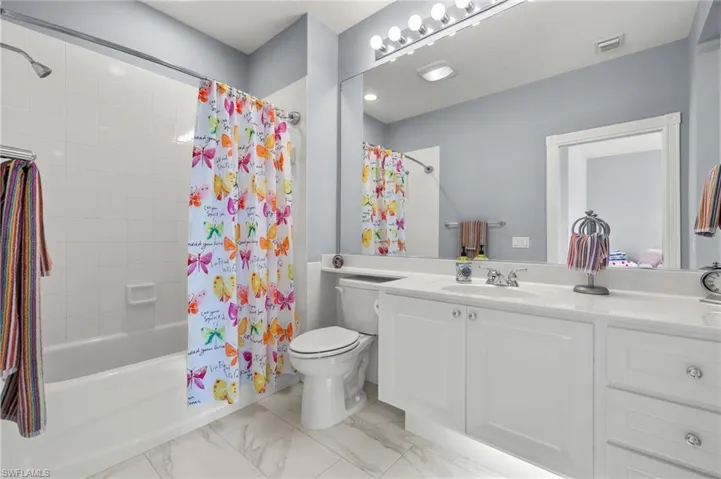 Master Bath #2 Upstairs Shower/Tub Combo