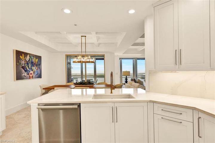 Loading and unloading the dishwasher takes on a whole new meaning with a view like THIS!