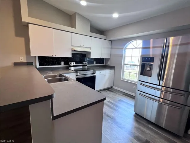 1809 Sw Santa Barbara Pl, Cape Coral, Florida 33991