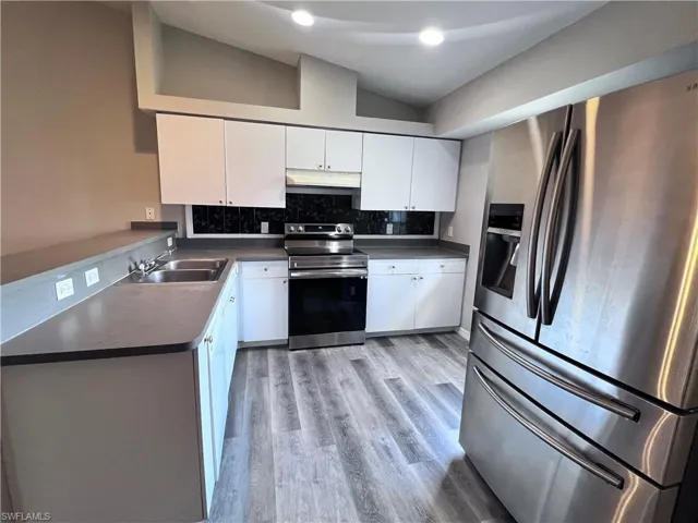 1809 Sw Santa Barbara Pl, Cape Coral, Florida 33991
