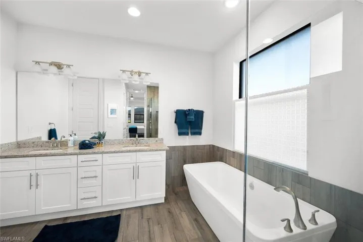 1040 Sw 1st St, Cape Coral Fl 33991