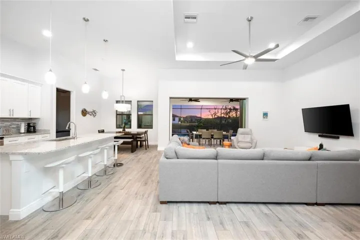 1040 Sw 1st St, Cape Coral Fl 33991