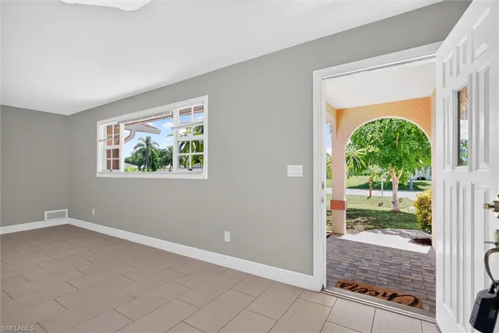 305 Se 27th Ter, Cape Coral, Florida 33904