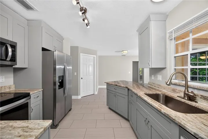 305 Se 27th Ter, Cape Coral, Florida 33904