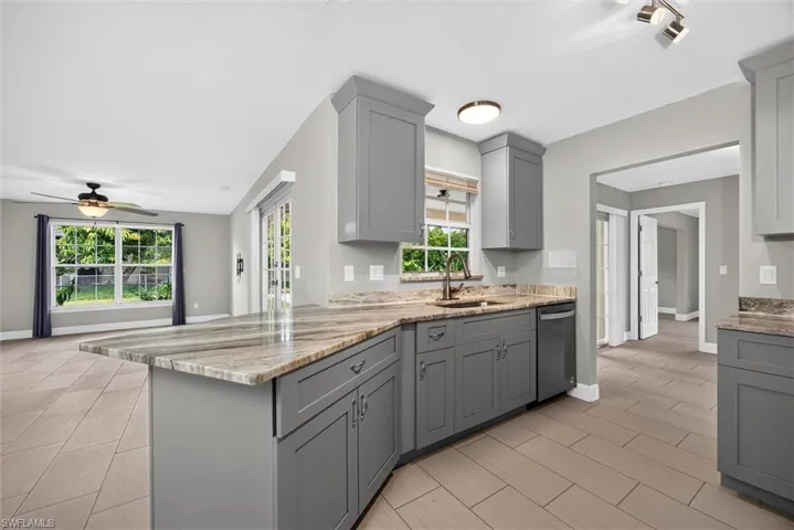 305 Se 27th Ter, Cape Coral, Florida 33904
