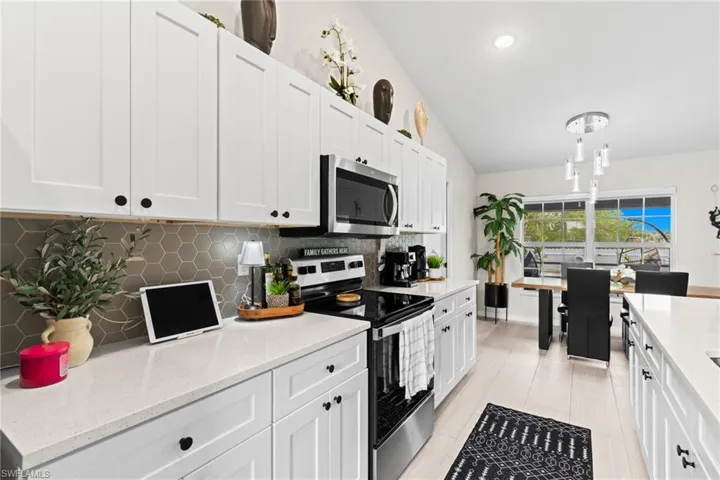 2715 7th St, Cape Coral, Florida 33993