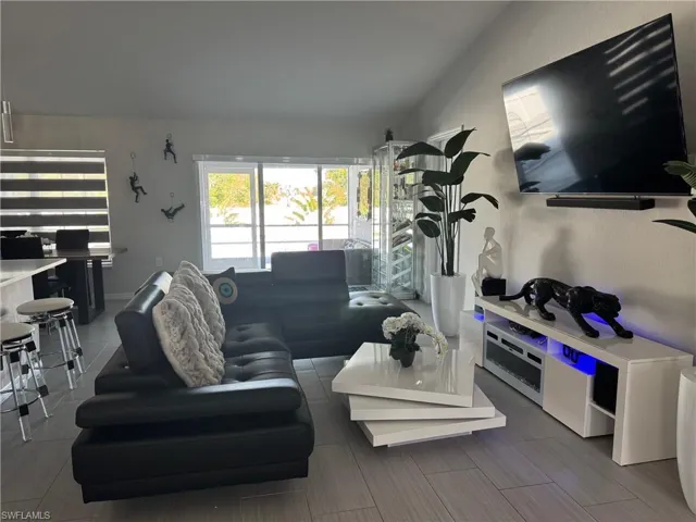 2715 7th St, Cape Coral, Florida 33993