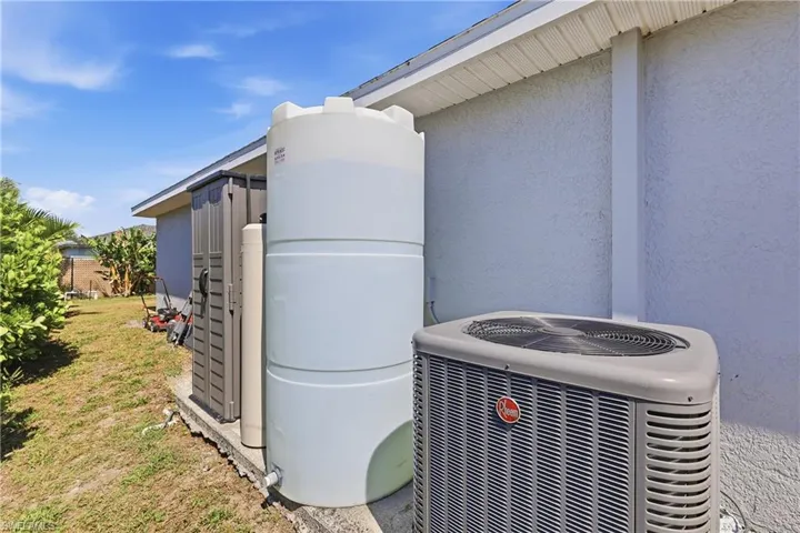 4301 NE 9th  PL, Cape Coral, FL 33909