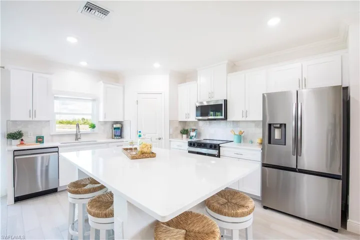 10530 Fountain Palm Cir, Bokeelia, Florida 33922