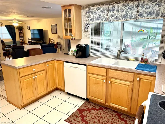 900  Roseate  DR, Naples, FL 34104