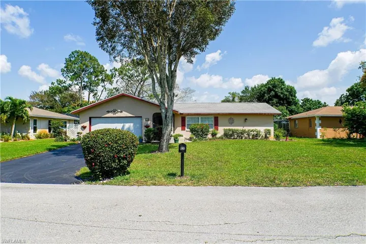 900  Roseate  DR, Naples, FL 34104
