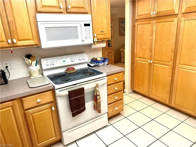 900  Roseate  DR, Naples, FL 34104