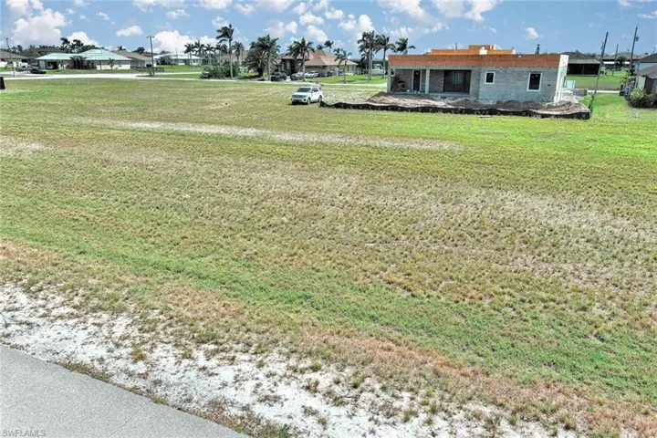View of grassy yard