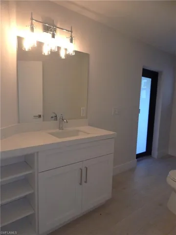 Second bathroom - accessible from/to Lanai