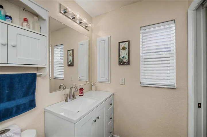 2125 Ne 10th Ave, Cape Coral, Florida 33909