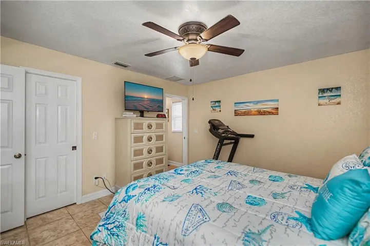 2125 Ne 10th Ave, Cape Coral, Florida 33909
