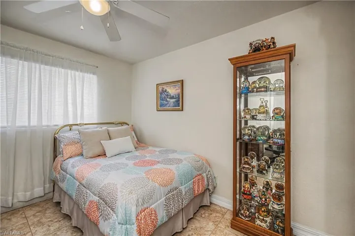 2125 Ne 10th Ave, Cape Coral, Florida 33909