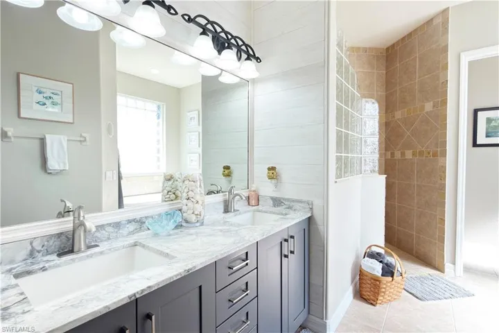 8723 S Lake Cir, Fort Myers, Florida 33908