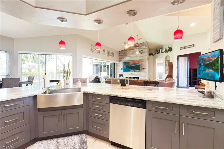 8723 S Lake Cir, Fort Myers, Florida 33908