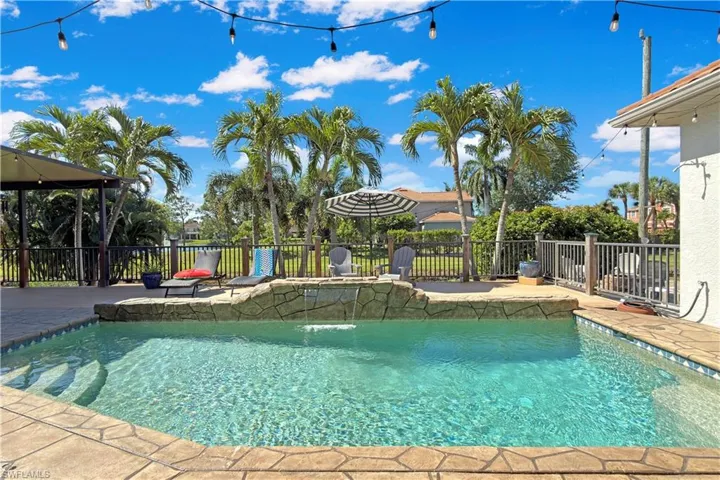 8723 S Lake Cir, Fort Myers, Florida 33908
