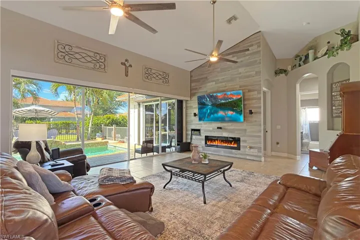 8723 S Lake Cir, Fort Myers, Florida 33908