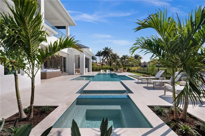 809 Wedge Dr, Naples, Florida 34103
