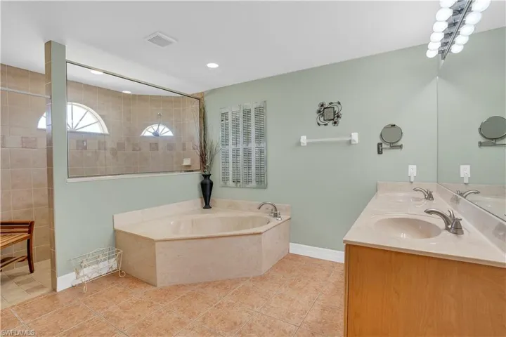 2844 NW 3rd  TER, Cape Coral, FL 33993