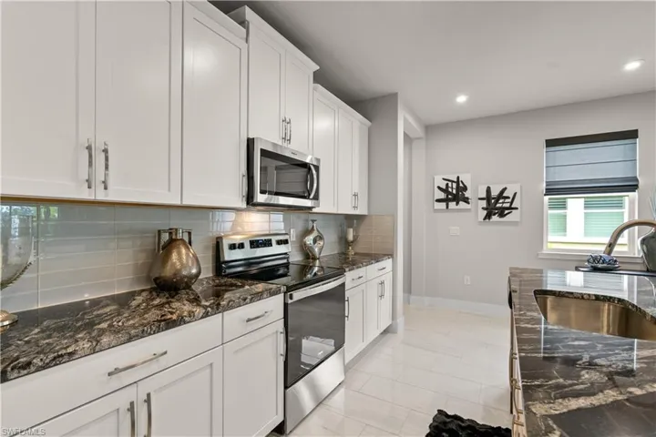 10355 Bonavie Cove Dr, Fort Myers, Florida 33966