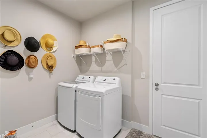 10355 Bonavie Cove Dr, Fort Myers, Florida 33966