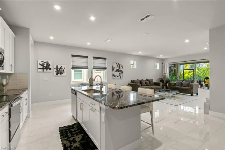 10355 Bonavie Cove Dr, Fort Myers, Florida 33966