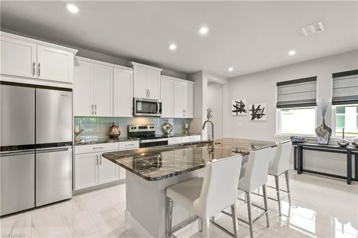 10355 Bonavie Cove Dr, Fort Myers, Florida 33966