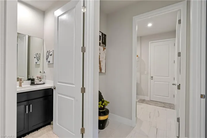 10355 Bonavie Cove Dr, Fort Myers, Florida 33966