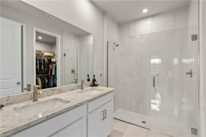 10355 Bonavie Cove Dr, Fort Myers, Florida 33966