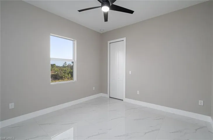 Empty room featuring ceiling fan