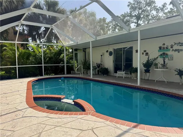 461 1st St Nw, Naples, Florida 34120