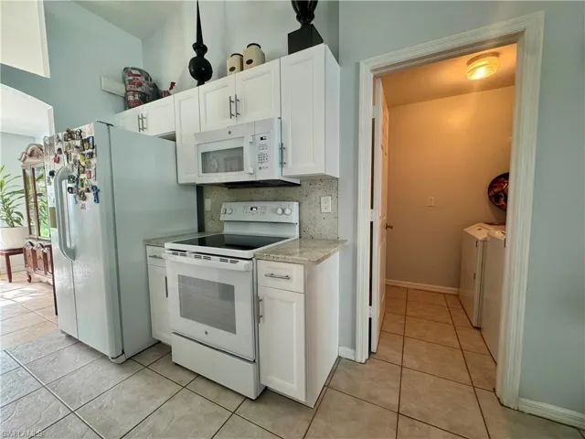 461 1st St Nw, Naples, Florida 34120