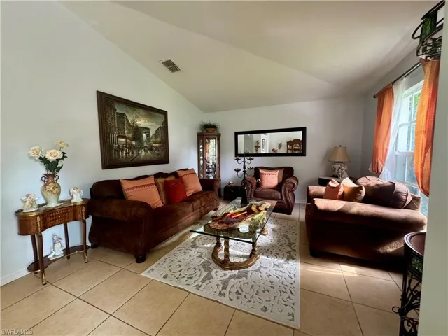 461 1st St Nw, Naples, Florida 34120