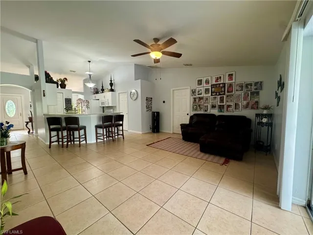 461 1st St Nw, Naples, Florida 34120
