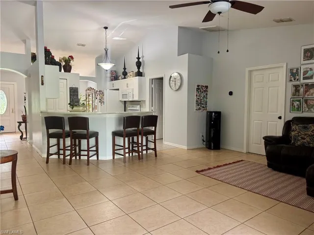 461 1st St Nw, Naples, Florida 34120