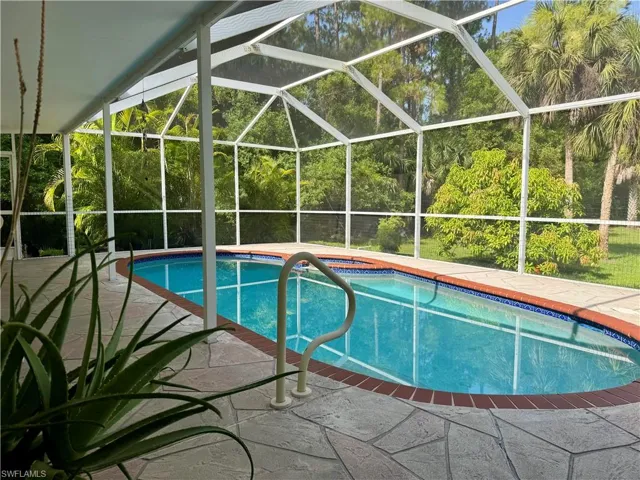 461 1st St Nw, Naples, Florida 34120