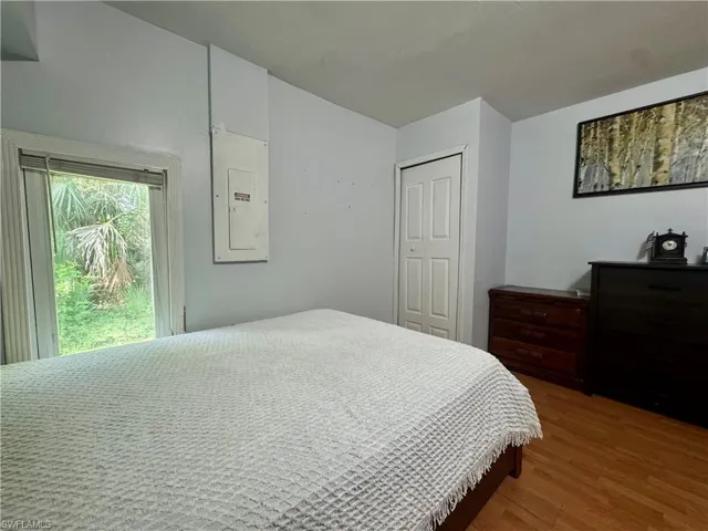 461 1st St Nw, Naples, Florida 34120
