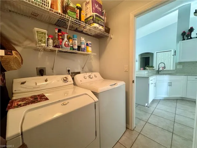 461 1st St Nw, Naples, Florida 34120