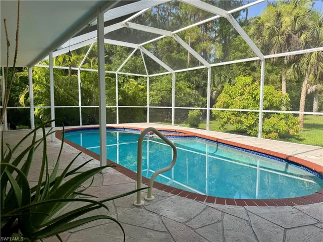461 1st St Nw, Naples, Florida 34120