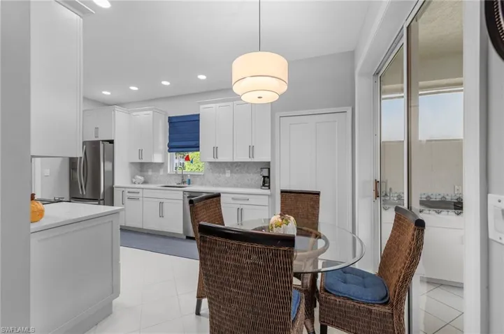 breakfast nook / kitchen