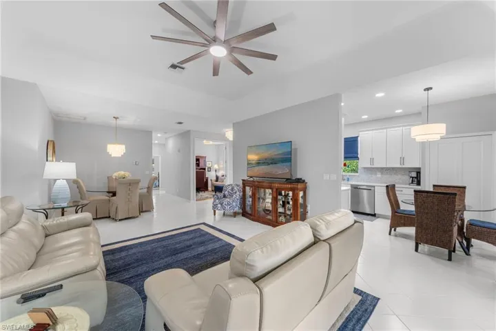 living room / breakfast nook